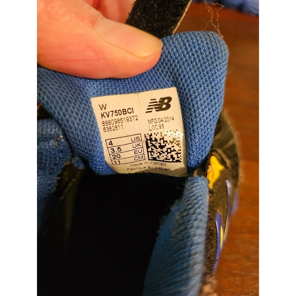 New Balance Non Tie Velco Sneakers Blue &‎ Black Infant Boys Size 4